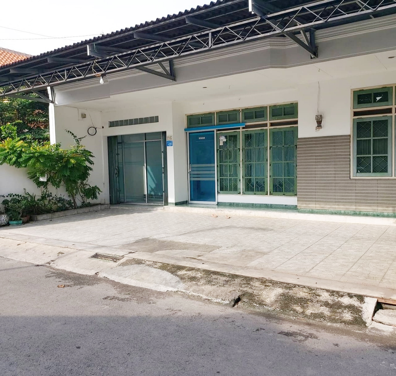  Dijual  Rumah  Siap Huni Bisa Buat Kantor Lokasi Strategis 